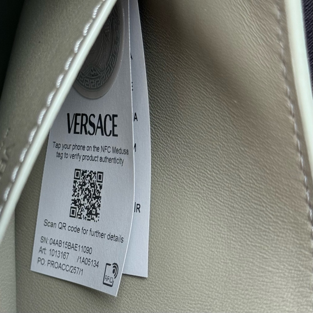 Versace Brand New Shoulder Hobo Greca Goddess Bag in Calf Leather. AUTHENTIC!!! - Picture 8 of 15